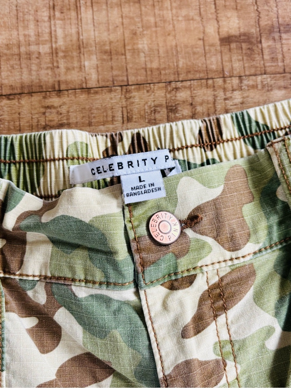 Celebrity Pink Green Camoflauge Cargo pants size L 16" waist x 27" inseam - Picture 4 of 5
